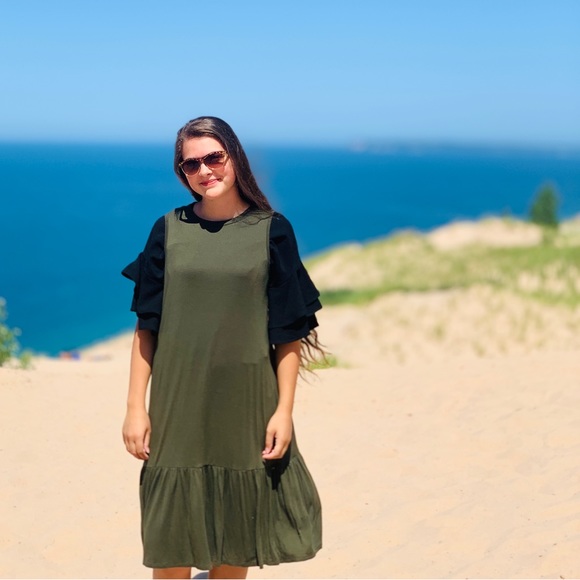 Green Dress - Picture 1 of 7